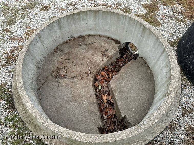 image for item DU9609 PVC pipes and manholes