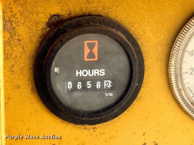 image for item DU9635 1990 Le Roi Dresser air compressor