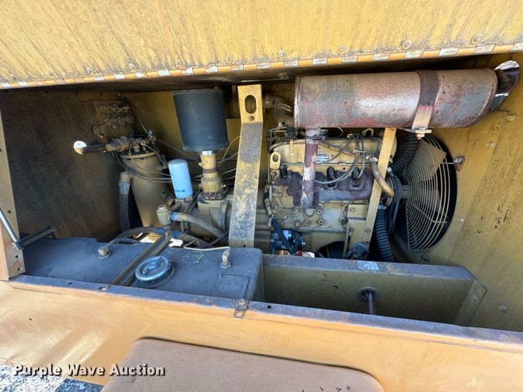 image for item DU9635 1990 Le Roi Dresser air compressor