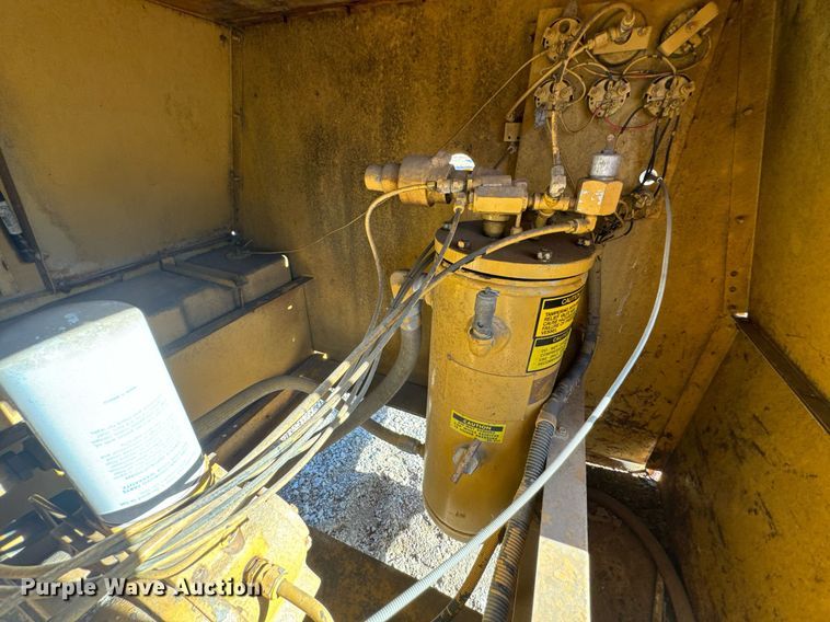 image for item DU9635 1990 Le Roi Dresser air compressor