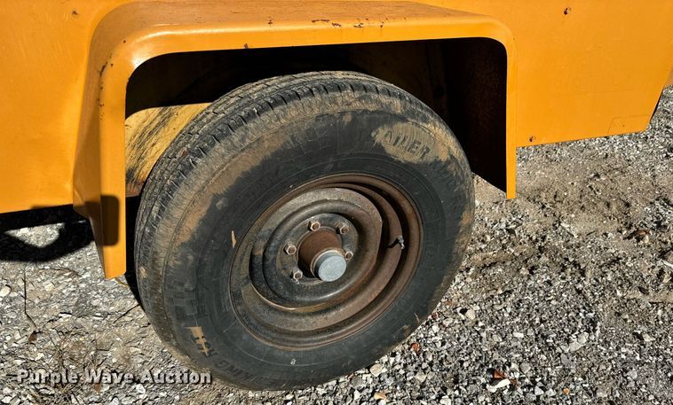 image for item DU9635 1990 Le Roi Dresser air compressor