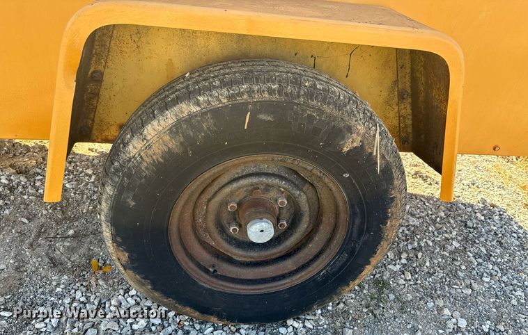 image for item DU9635 1990 Le Roi Dresser air compressor