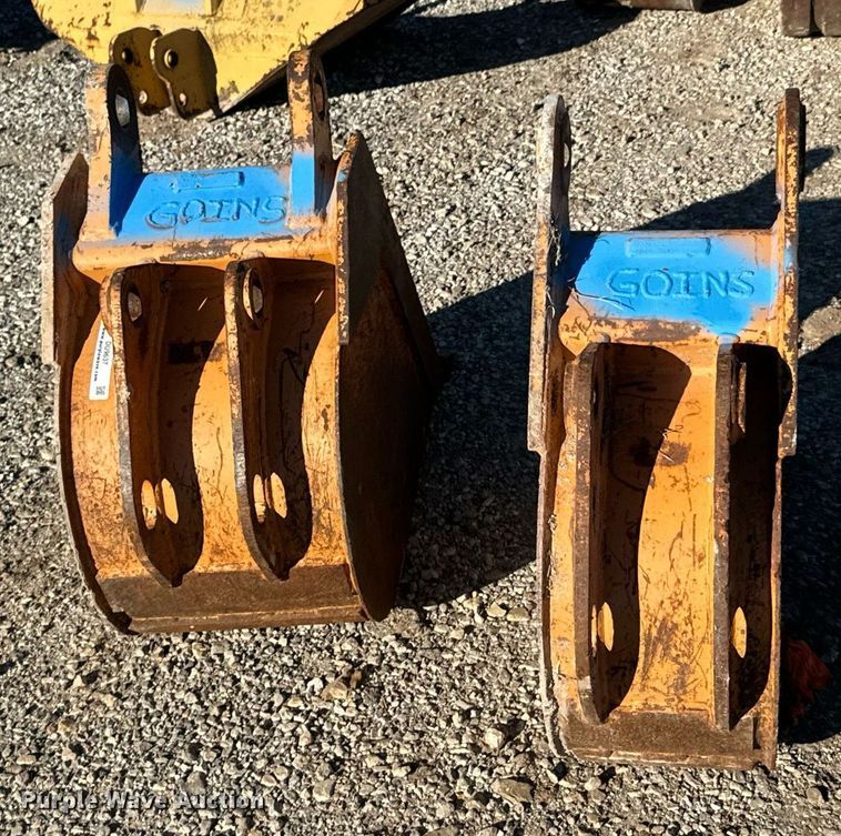 image for item DU9637 (2) backhoe buckets