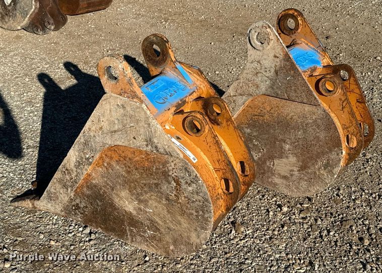 image for item DU9637 (2) backhoe buckets