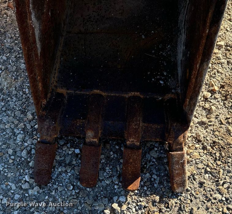 image for item DU9637 (2) backhoe buckets