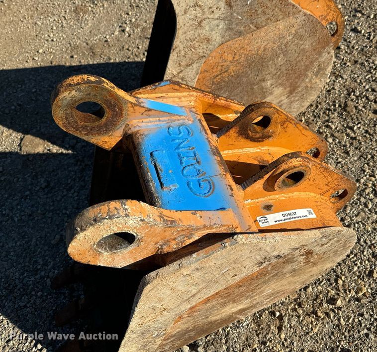 image for item DU9637 (2) backhoe buckets