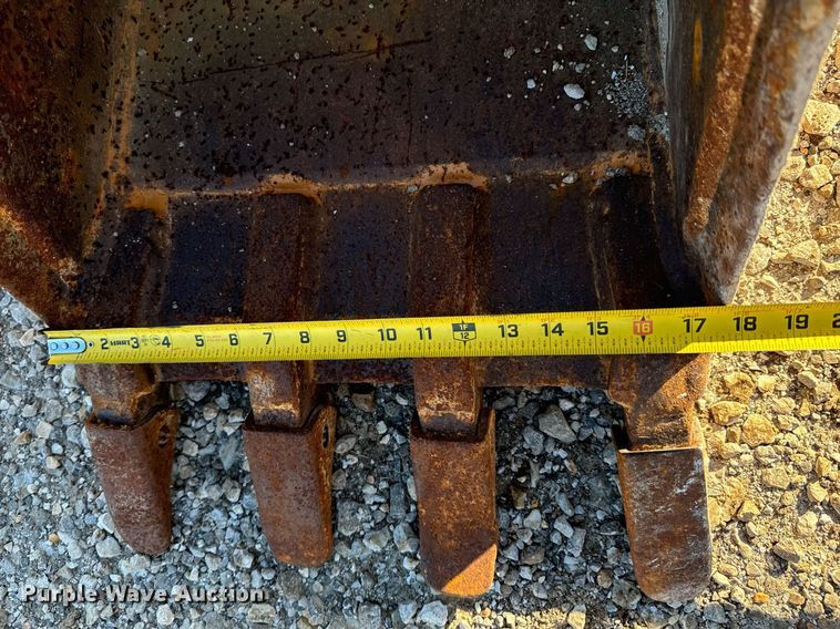 image for item DU9637 (2) backhoe buckets