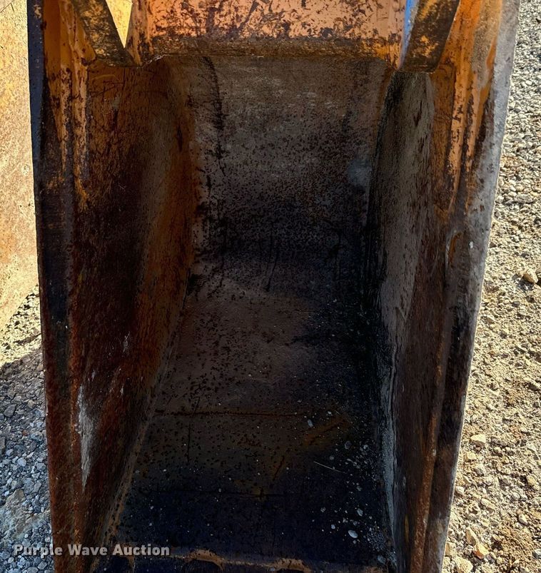 image for item DU9637 (2) backhoe buckets