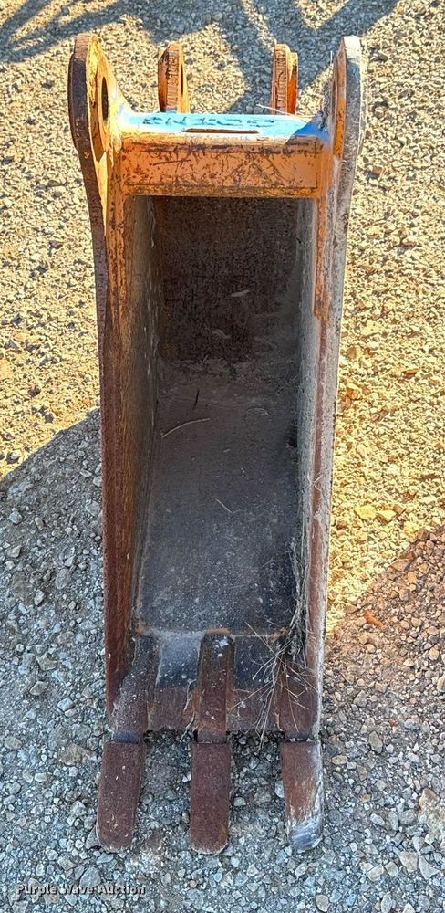 image for item DU9637 (2) backhoe buckets