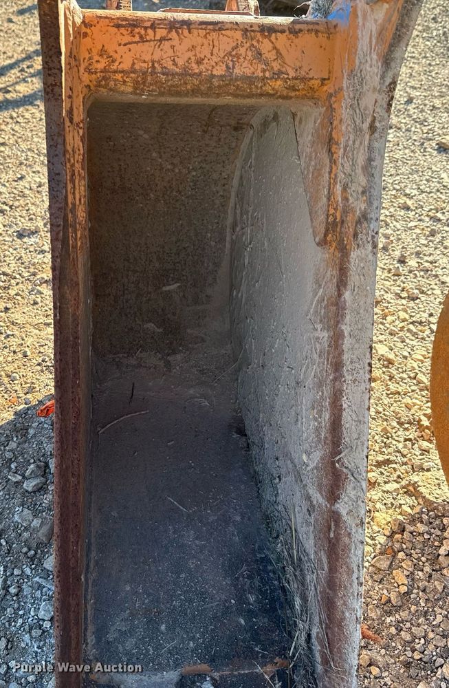 image for item DU9637 (2) backhoe buckets