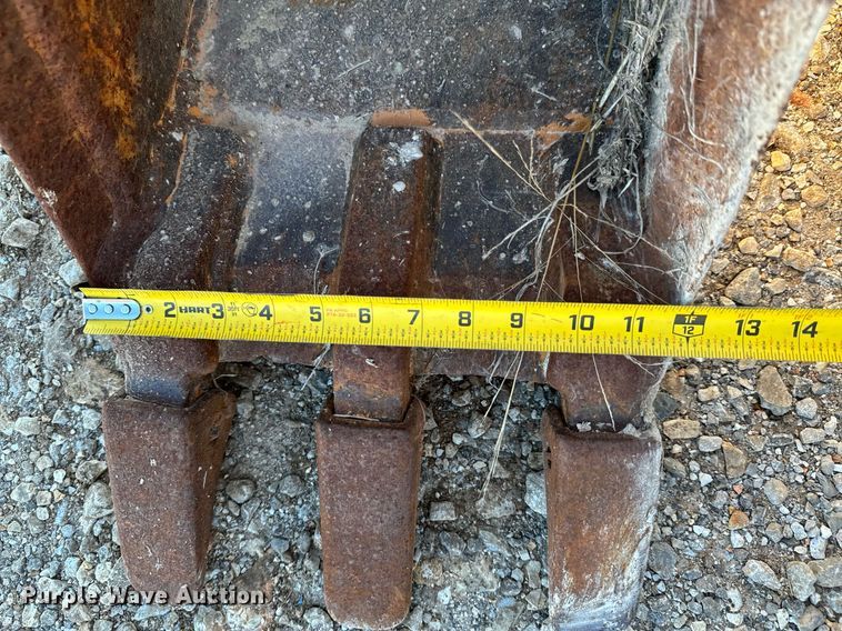 image for item DU9637 (2) backhoe buckets