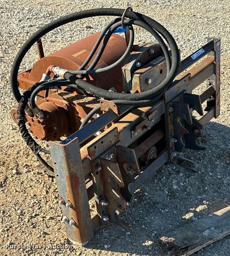 image for item DU9638 Gehl skid steer asphalt grinder