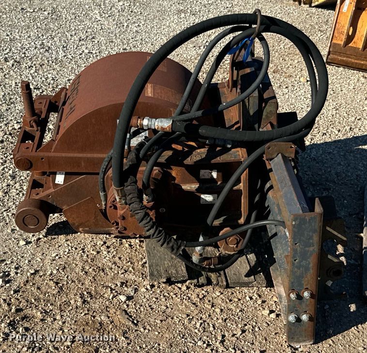 image for item DU9638 Gehl skid steer asphalt grinder