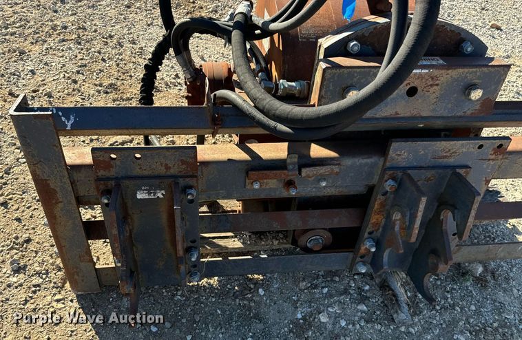 image for item DU9638 Gehl skid steer asphalt grinder