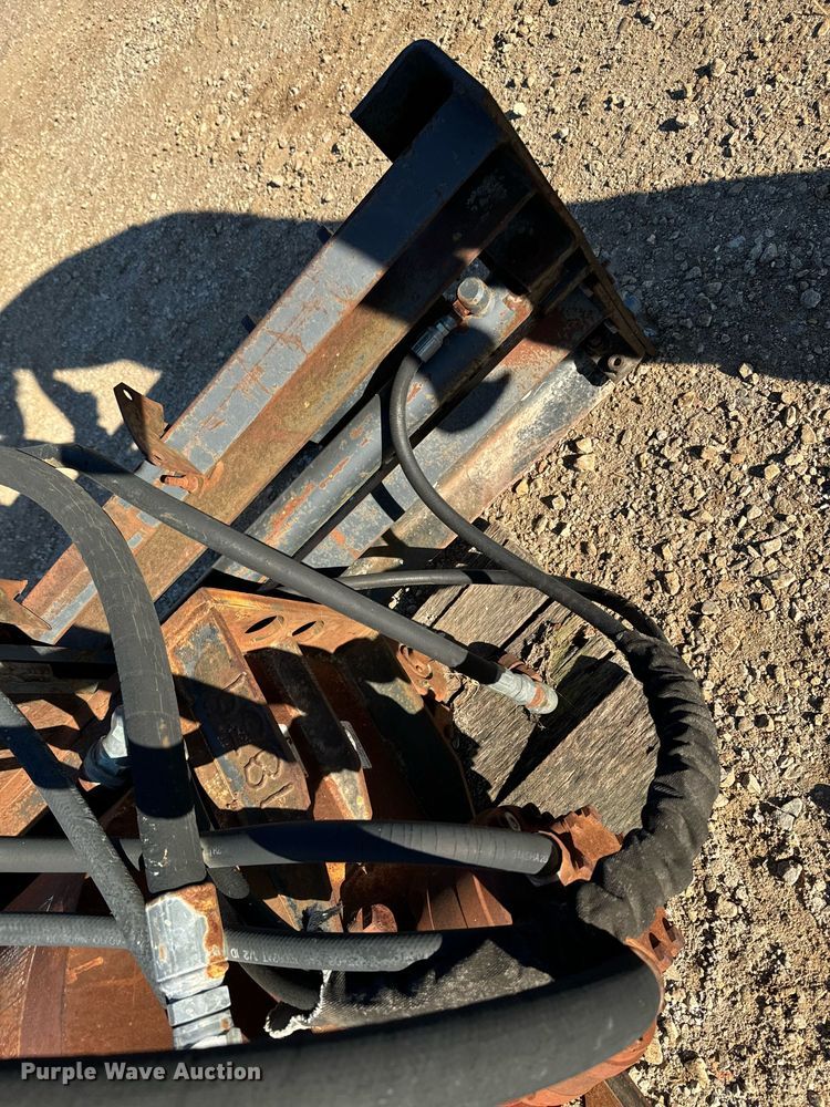 image for item DU9638 Gehl skid steer asphalt grinder