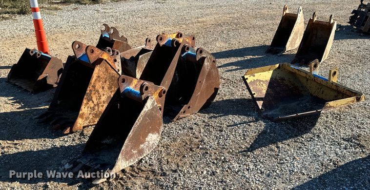 image for item DU9639 (9) buckets