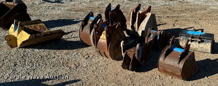 image for item DU9639 (9) buckets