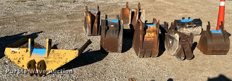 image for item DU9639 (9) buckets