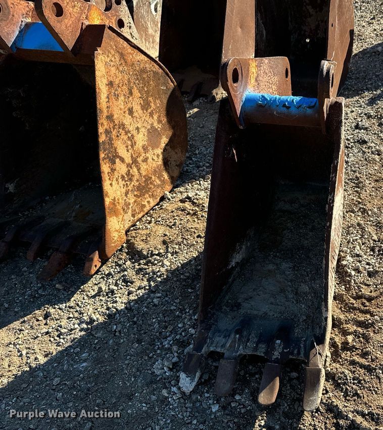 image for item DU9639 (9) buckets