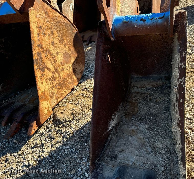 image for item DU9639 (9) buckets