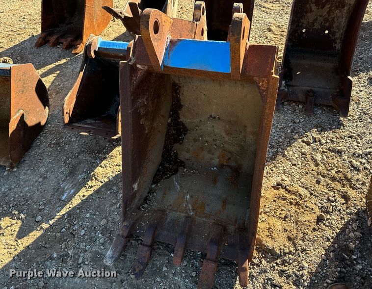 image for item DU9639 (9) buckets