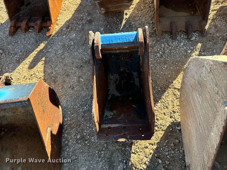 image for item DU9639 (9) buckets