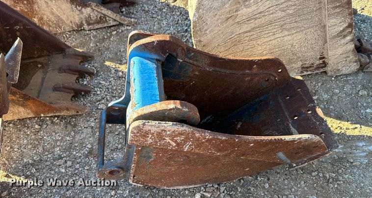 image for item DU9639 (9) buckets