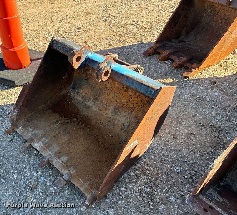 image for item DU9639 (9) buckets