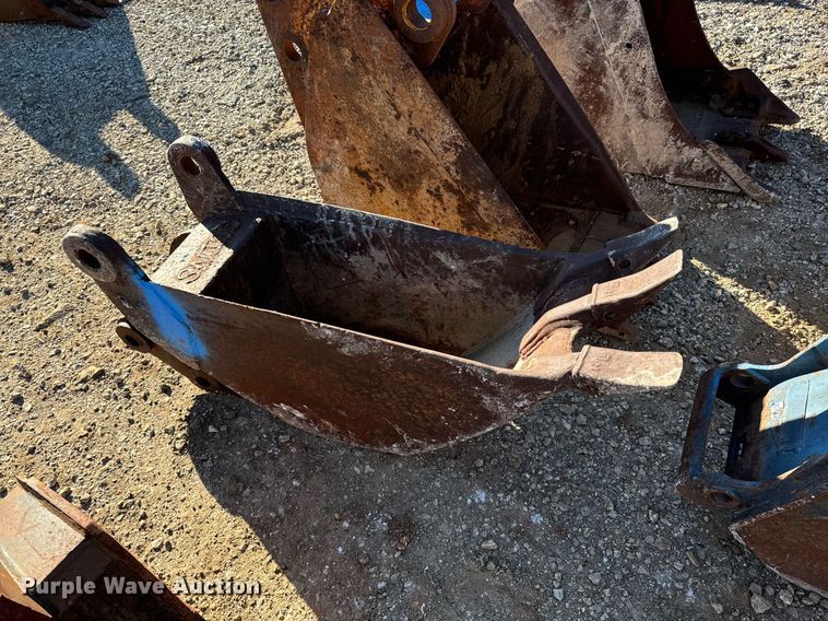 image for item DU9639 (9) buckets