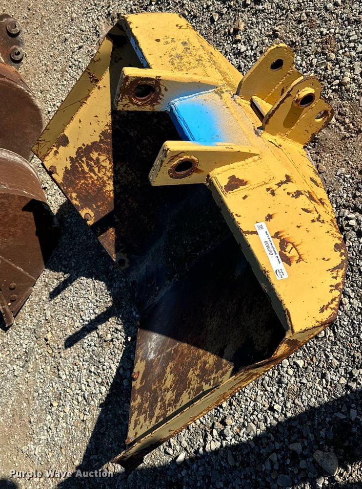 image for item DU9639 (9) buckets