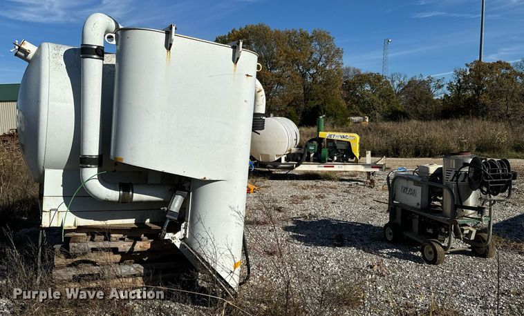 image for item DU9644 Vacuum truck bed equipment