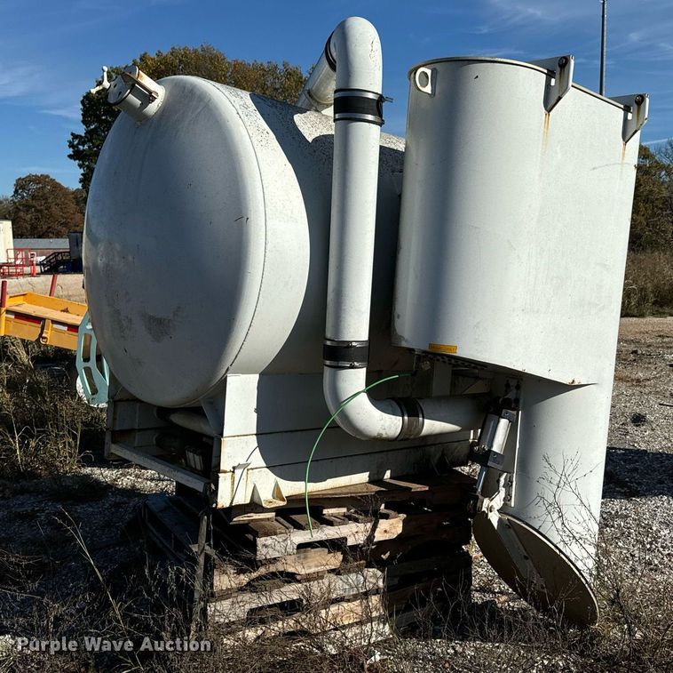 image for item DU9644 Vacuum truck bed equipment