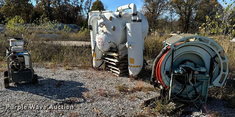 image for item DU9644 Vacuum truck bed equipment