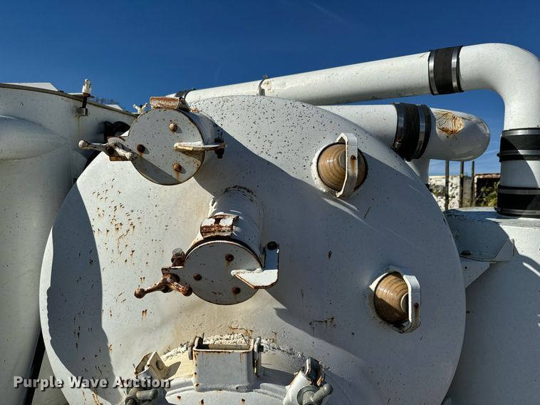 image for item DU9644 Vacuum truck bed equipment