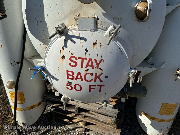 image for item DU9644 Vacuum truck bed equipment