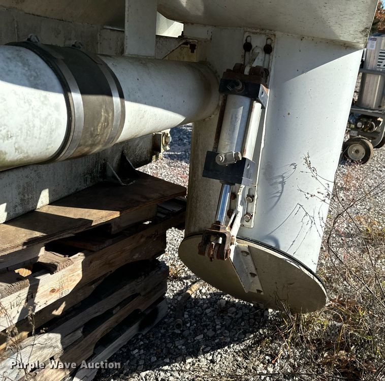 image for item DU9644 Vacuum truck bed equipment