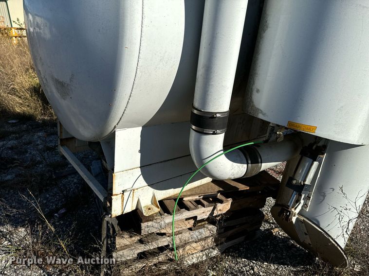 image for item DU9644 Vacuum truck bed equipment