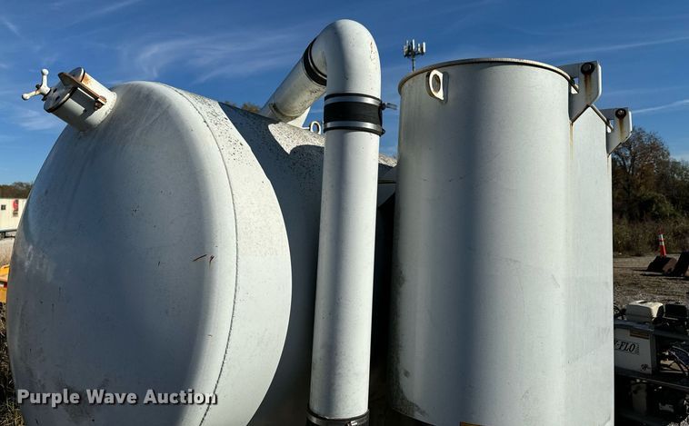 image for item DU9644 Vacuum truck bed equipment