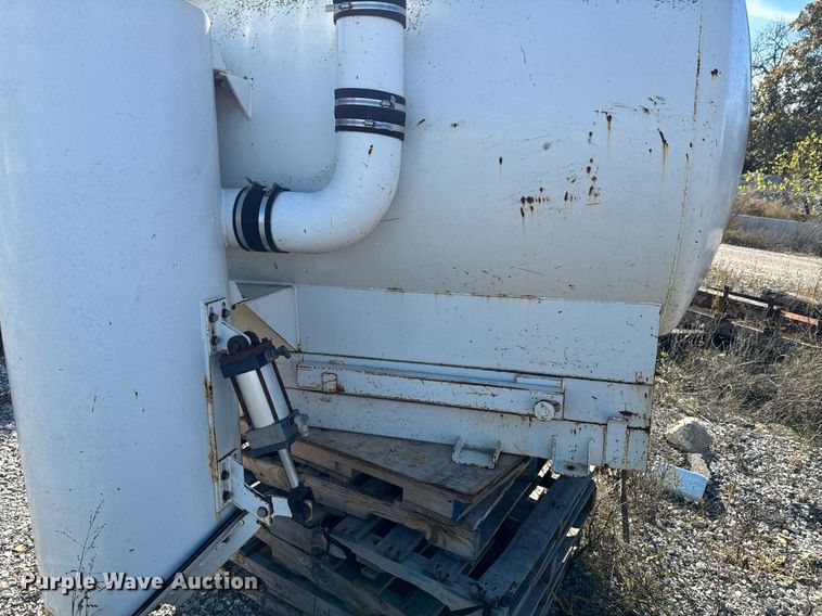 image for item DU9644 Vacuum truck bed equipment