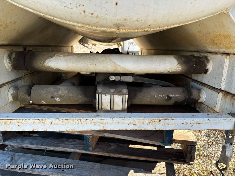 image for item DU9644 Vacuum truck bed equipment