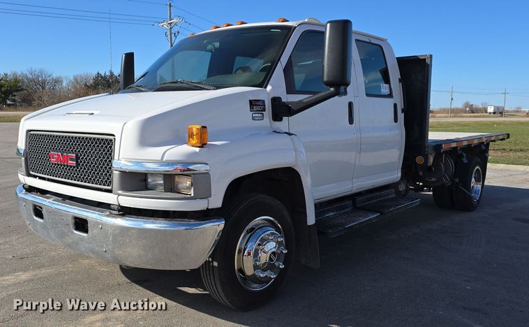 image for item DV0025 2007 GMC C5500 Crew Cab flatbed truck