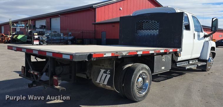 image for item DV0025 2007 GMC C5500 Crew Cab flatbed truck