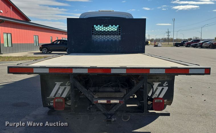 image for item DV0025 2007 GMC C5500 Crew Cab flatbed truck