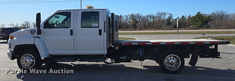 image for item DV0025 2007 GMC C5500 Crew Cab flatbed truck