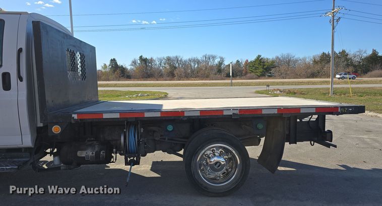 image for item DV0025 2007 GMC C5500 Crew Cab flatbed truck