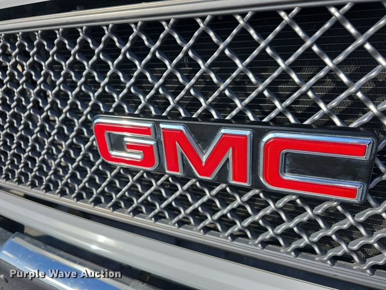 image for item DV0025 2007 GMC C5500 Crew Cab flatbed truck