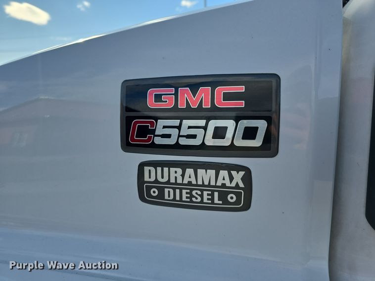 image for item DV0025 2007 GMC C5500 Crew Cab flatbed truck