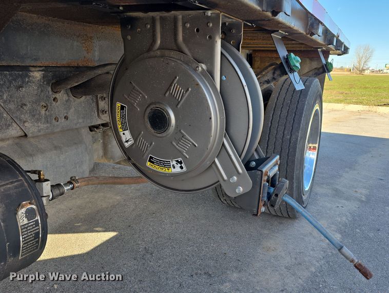 image for item DV0025 2007 GMC C5500 Crew Cab flatbed truck