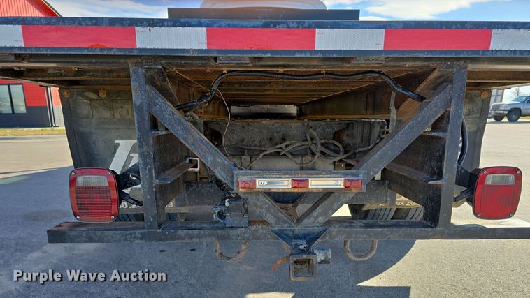 image for item DV0025 2007 GMC C5500 Crew Cab flatbed truck