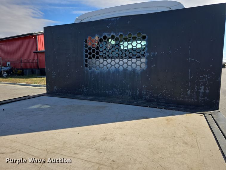 image for item DV0025 2007 GMC C5500 Crew Cab flatbed truck